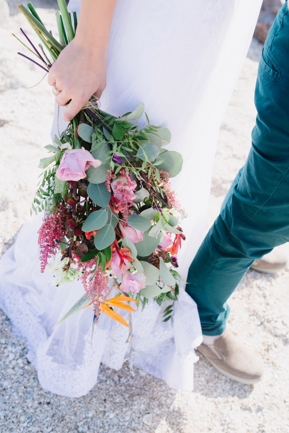 Жаркое Марокко на берегу. Потрясающее море на горизонте переходящее в лазурное небо, яркие акценты экзотических цветов  для Аленьчика и Саши))) Мир состоящий из чувств и эмоций!!!