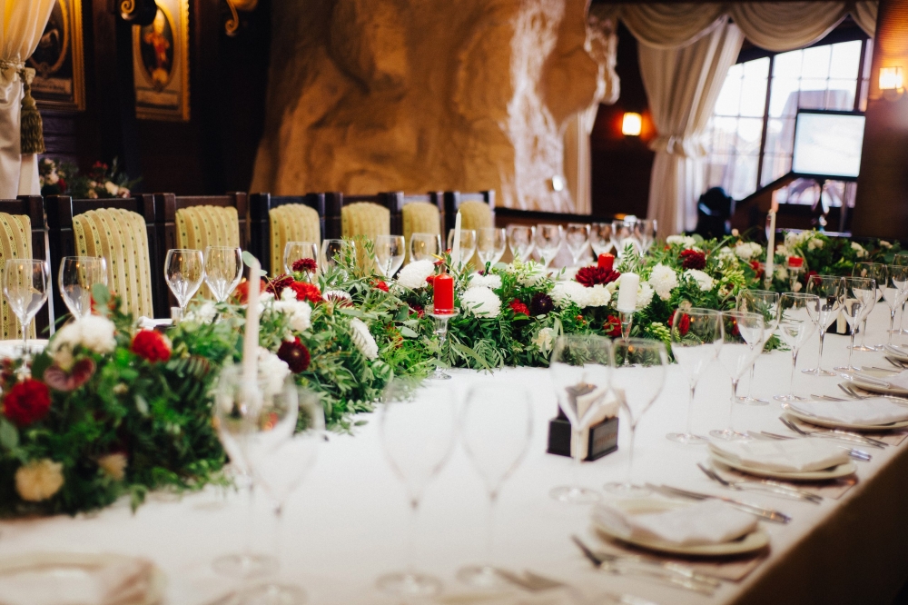 Камерная свадьба с насыщенной и благородной цветовой гаммой для ребят из Англии, Кары и Алекса)))