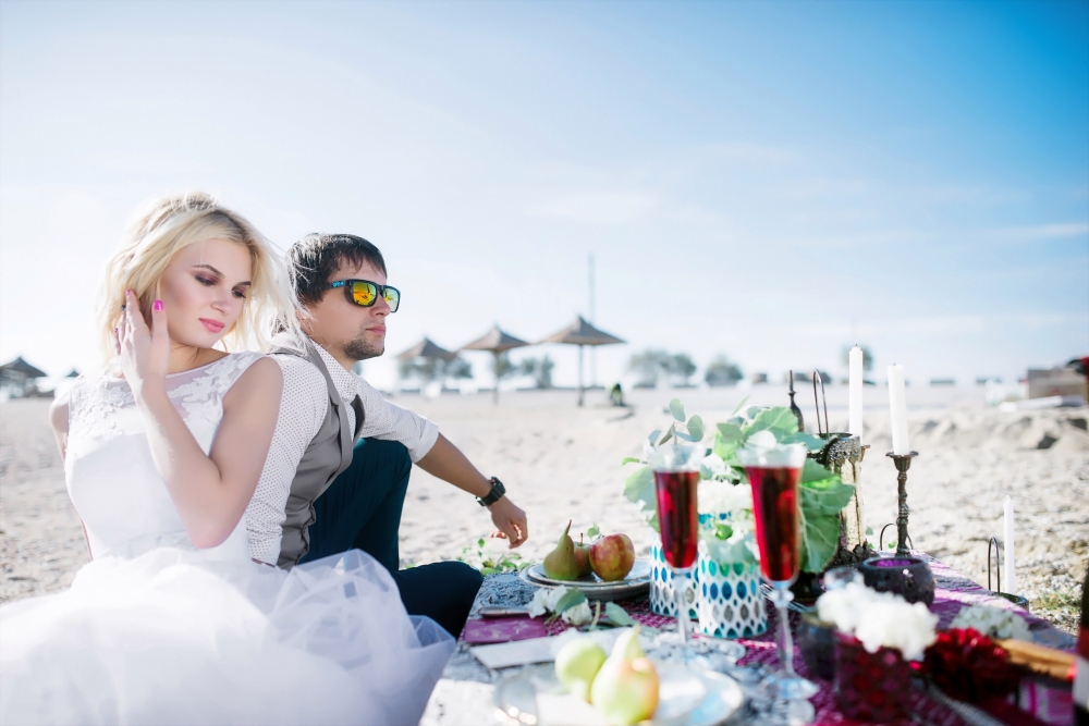 Жаркое Марокко на берегу. Потрясающее море на горизонте переходящее в лазурное небо, яркие акценты экзотических цветов  для Аленьчика и Саши))) Мир состоящий из чувств и эмоций!!!