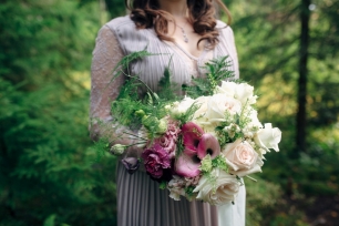 Букет невесты асимметричной формы