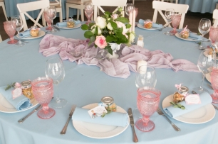 Стильная и нежная сервировка свадебного ужина