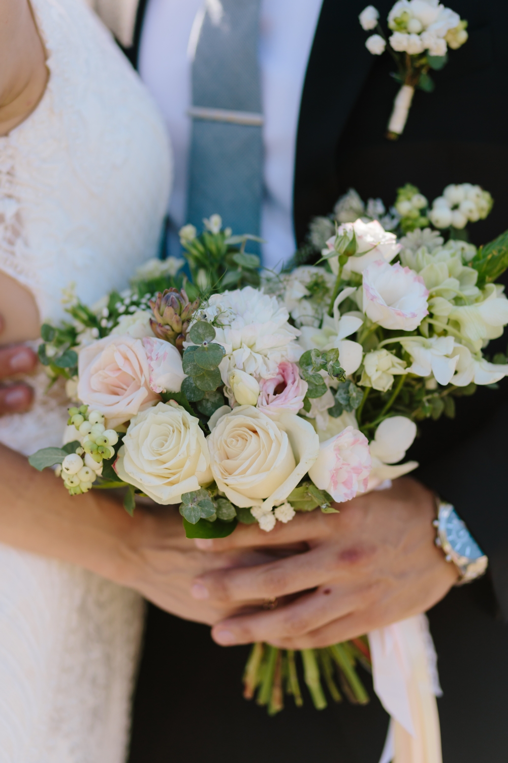 Светлая и безумно красивая пара Александр и Юлия очаровывают с первых мгновений.

Фотограф - Полина Молодцова
Флористика - «Insomnia of Flowers»