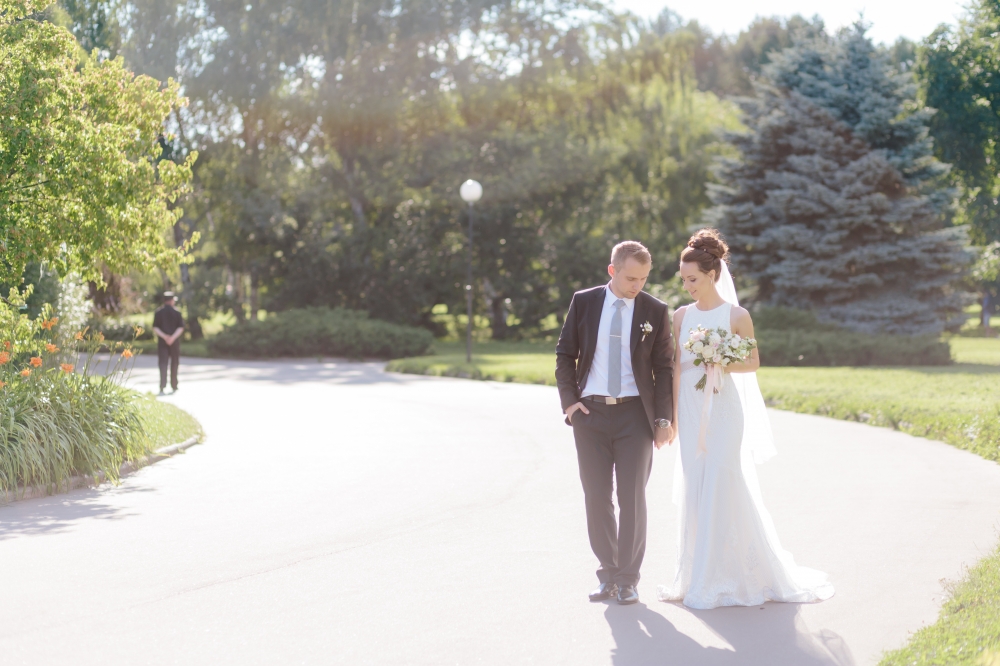 Светлая и безумно красивая пара Александр и Юлия очаровывают с первых мгновений…

Фотограф - Полина Молодцова
Флористика - «Insomnia of Flowers»