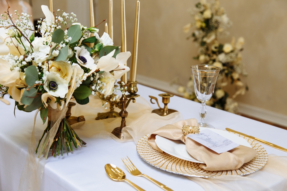 Сервировка стола молодожен