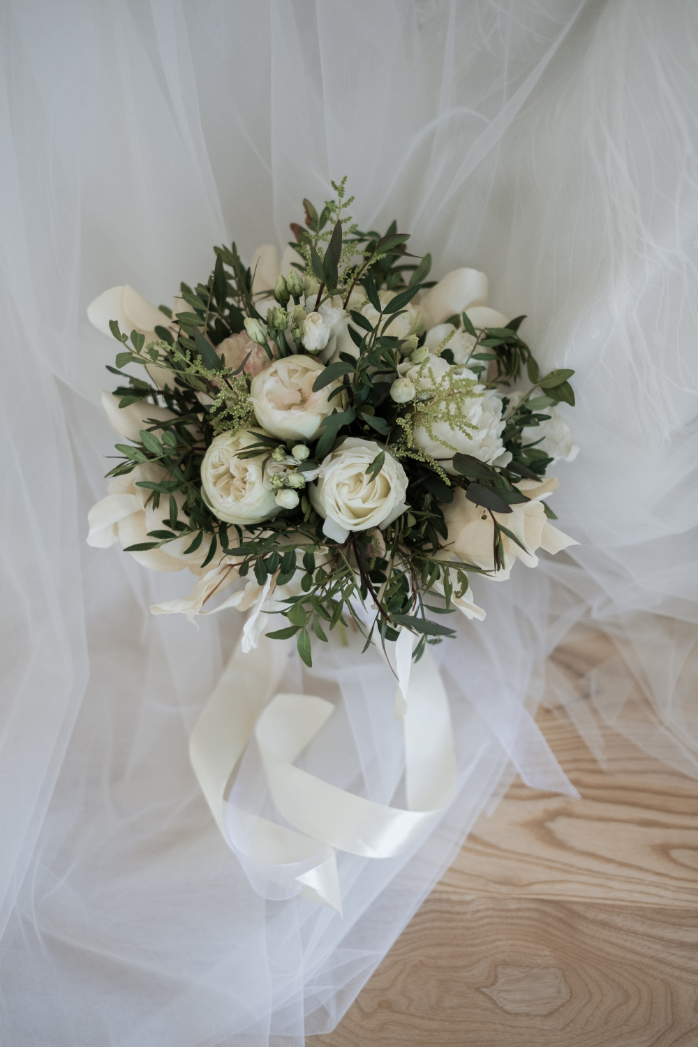 Букет невесты в кремовых оттенках