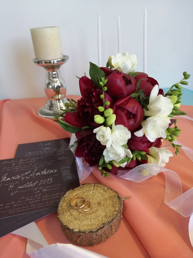 бело-красный свадебный букет