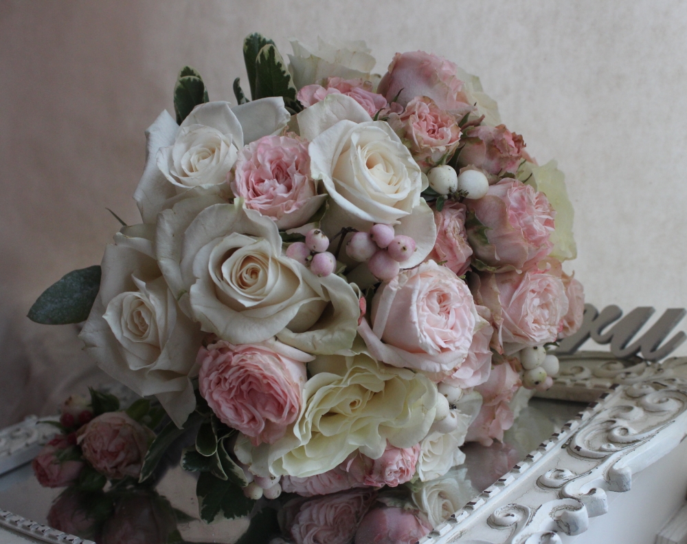 Свадебный букет от 4500р, бутоньерка и доставка по Мск. - в подарок.