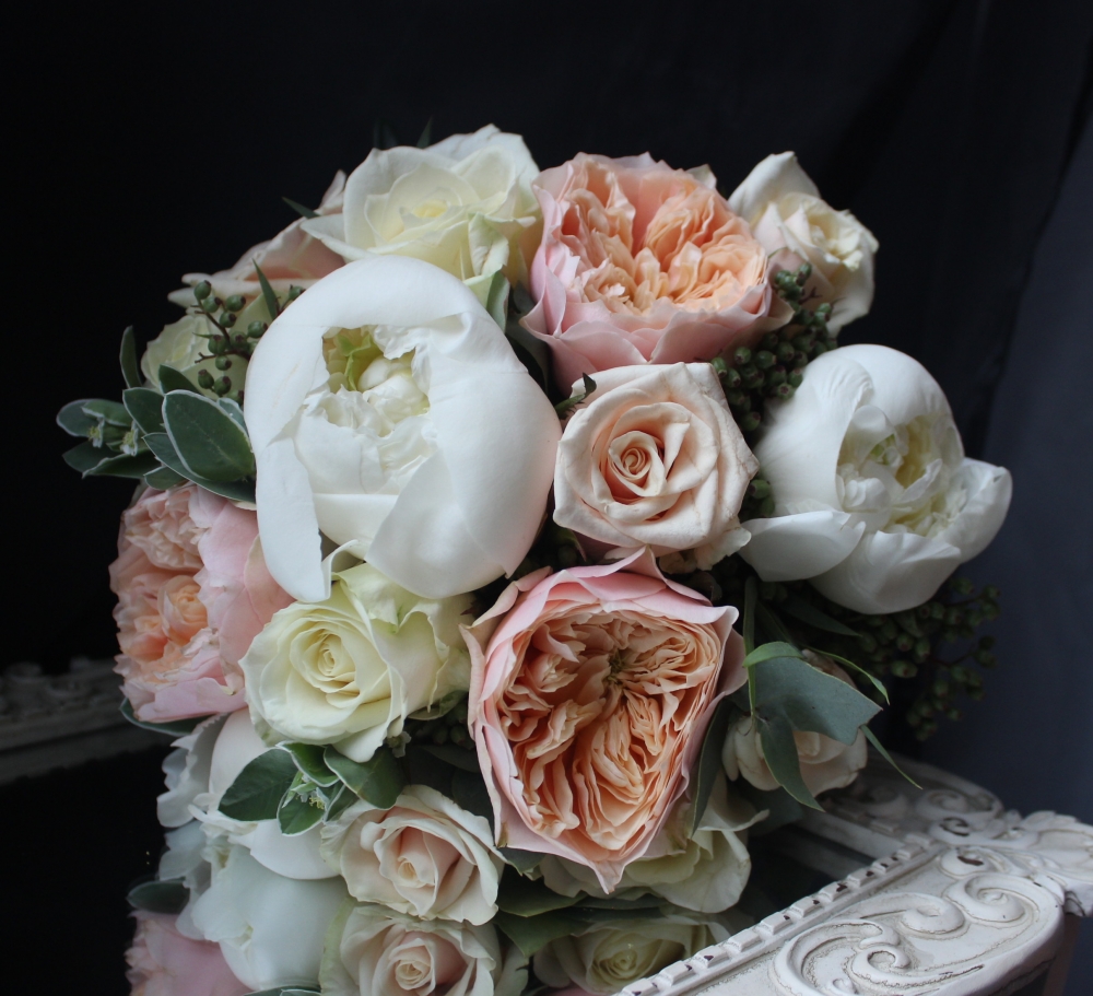 Свадебный букет от 4500р, бутоньерка и доставка по Мск. - в подарок.