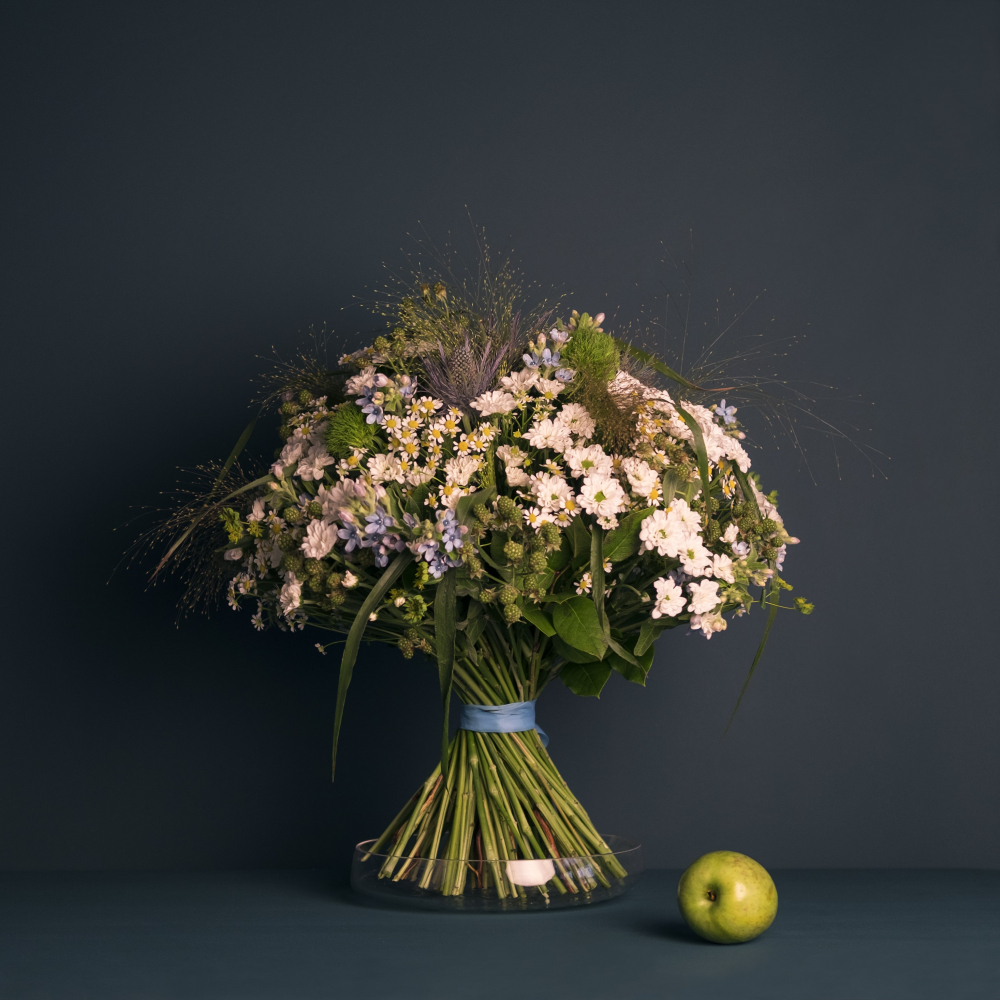 bouquet, ваксфлауэр в букете, полевые цветы букет, красиво сфотографировать  букет в вазе, цветочное бюро туркан, букет полевых цветов, Флористика на  свадьбу Москва