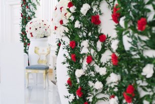 Декор зала цветами