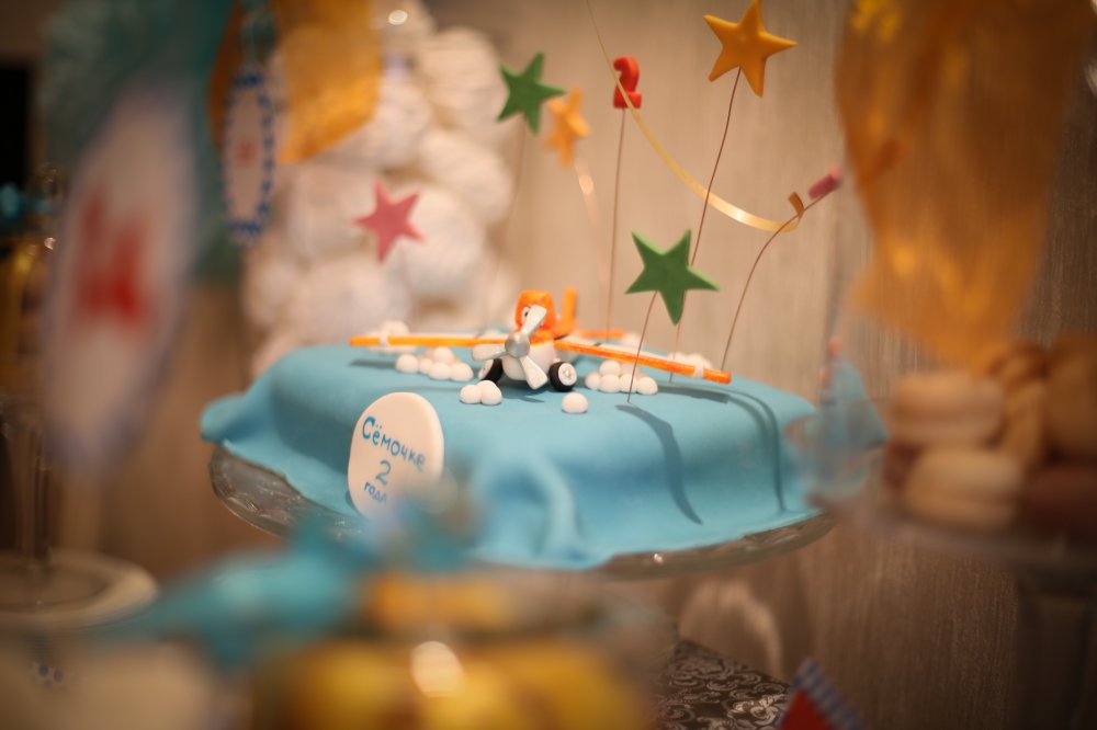 Сладкий стол на день рождения мальчика в стиле мультика "Самолеты".