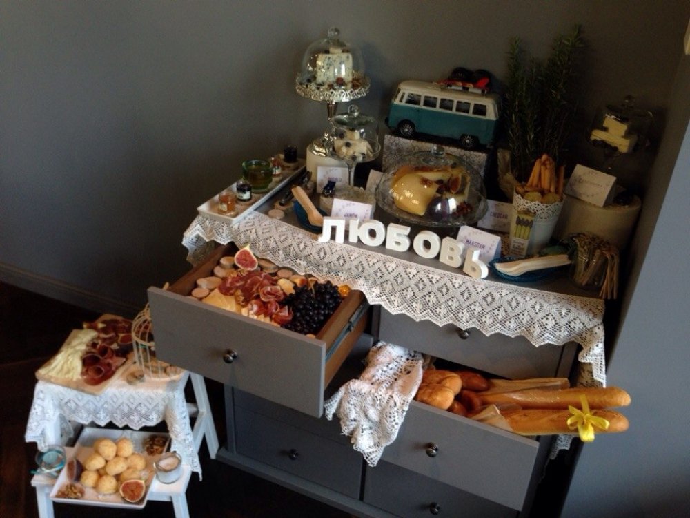 Сырный стол на свадьбе в Москве.