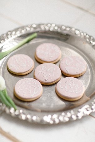 Милые печенья с розовой начинкой