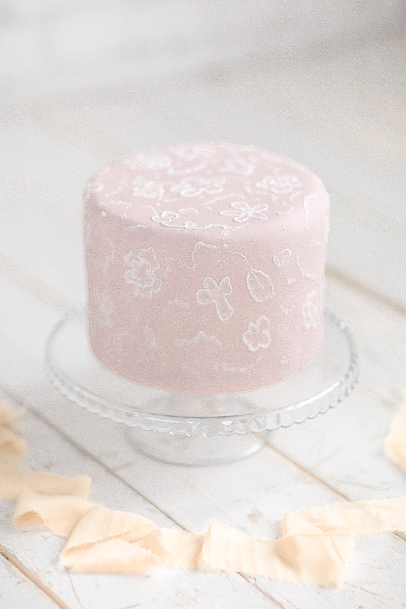 Свадебный торт в нежно-розовом цвете