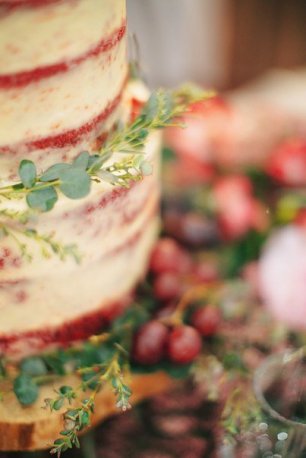 Красиво оформленный свадебный торт