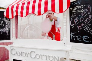 Тележка с сладкой ватой