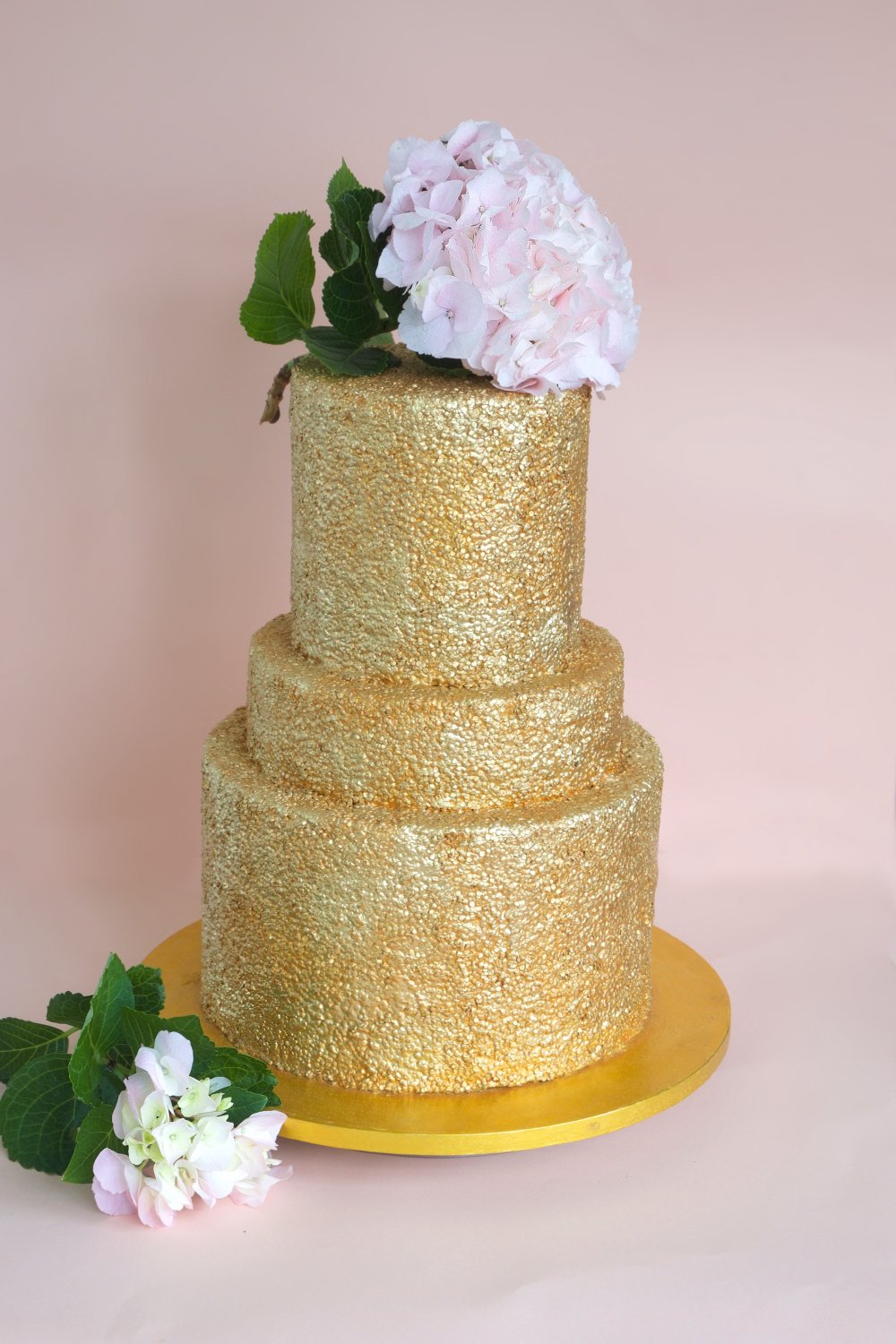 Золотой торт Блисс с текстурой конфетти