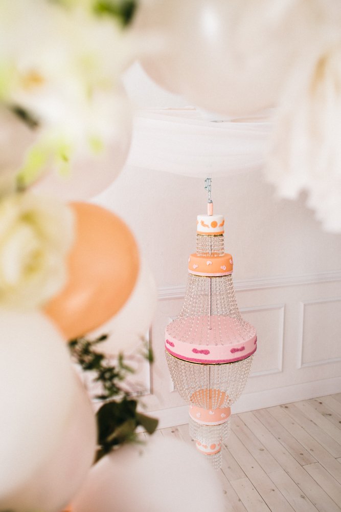 Подвесной торт в форме люстры