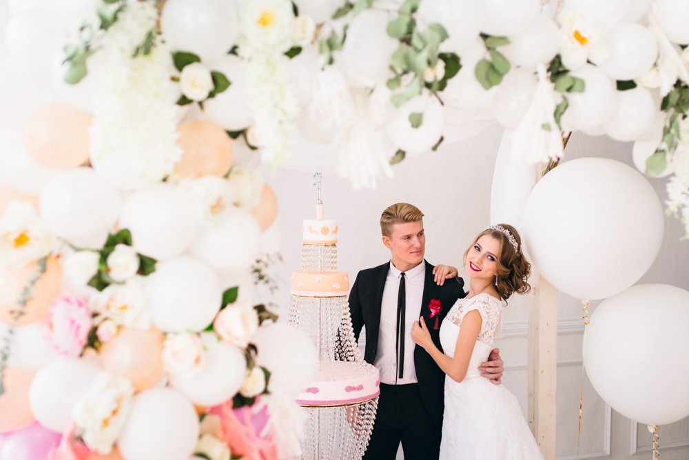 Подвесной торт в форме люстры