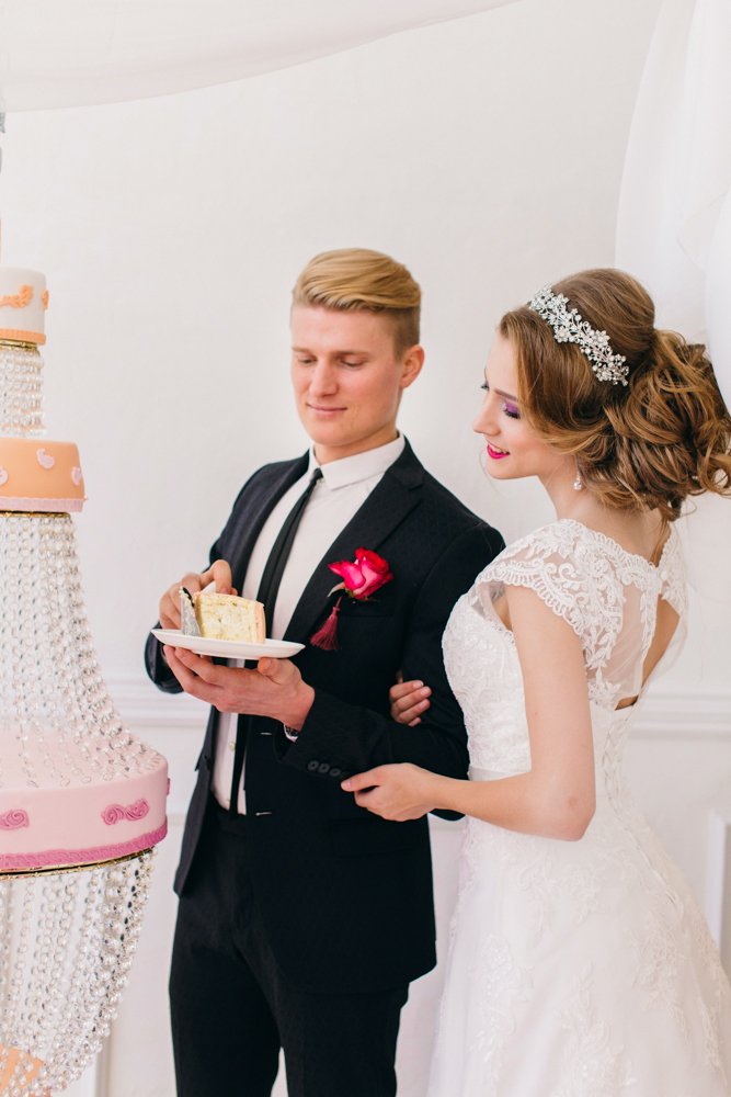 Подвесной торт в форме люстры