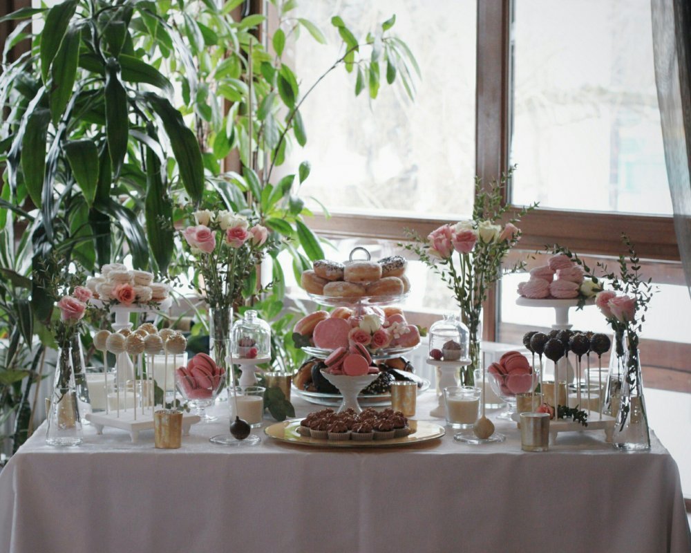 Сладкий стол  нежно розового цвета