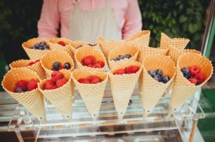 Сочные ягоды и хрустящие вафли