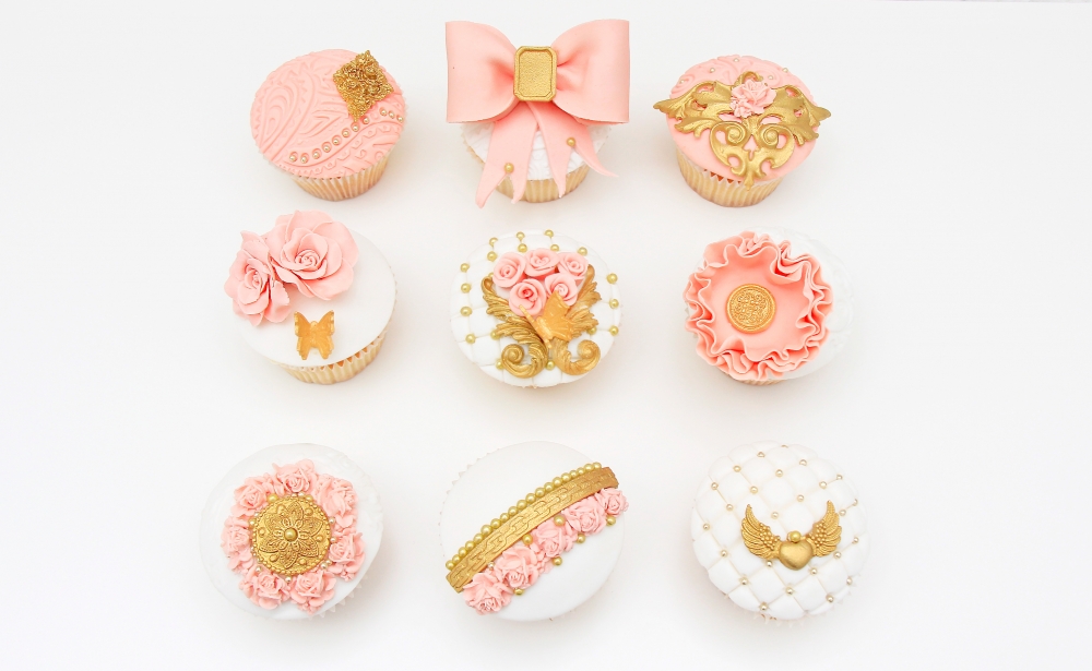 Капкейки "Чайная роза с золотом"