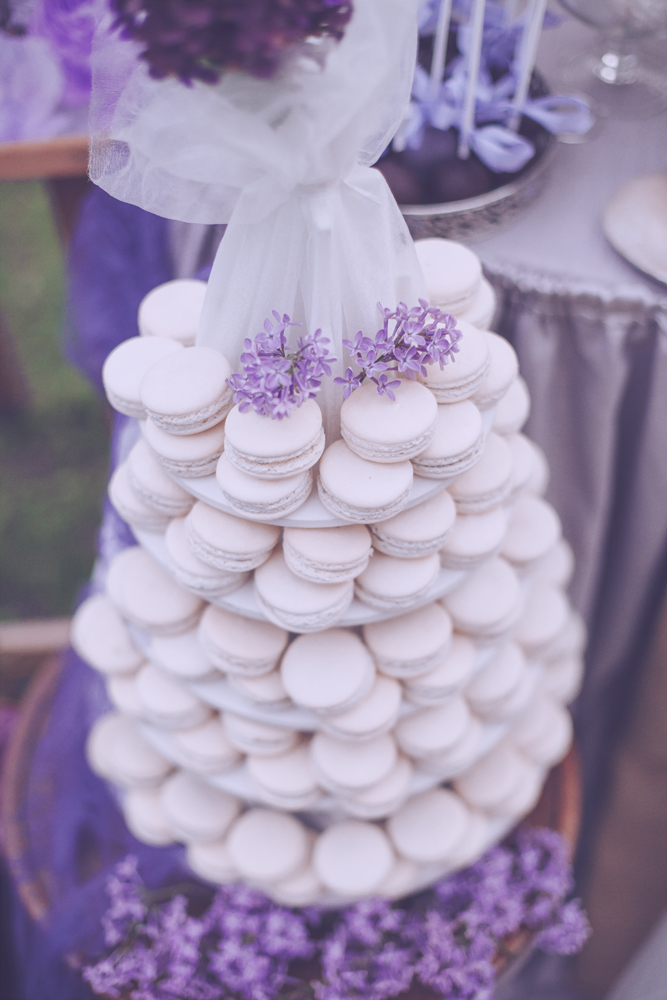 Пирамида из пирожных макарон