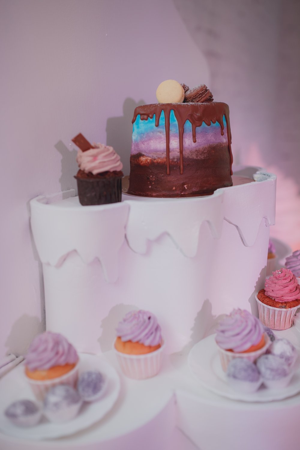 маленький тортик ,для любителей шоколада и французского лакомства -makaroni