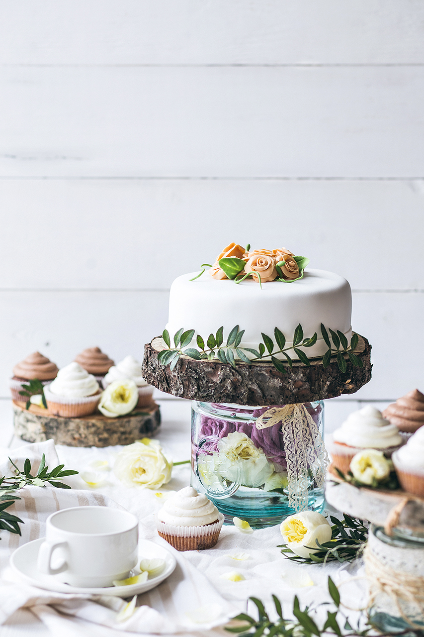 Свадебный торт с каскетками.
Wedding cake mini with cupcakes