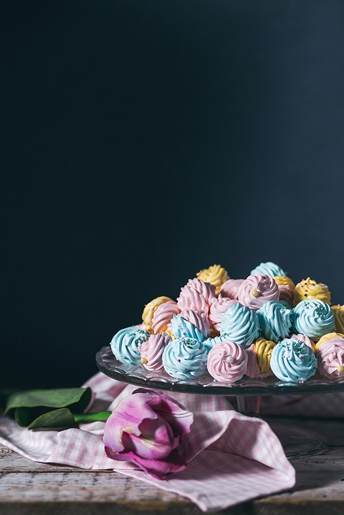 Разноцветный зефир,тонкая ручная работа.Нежное лакомство для дам следящих за своей фигурой.