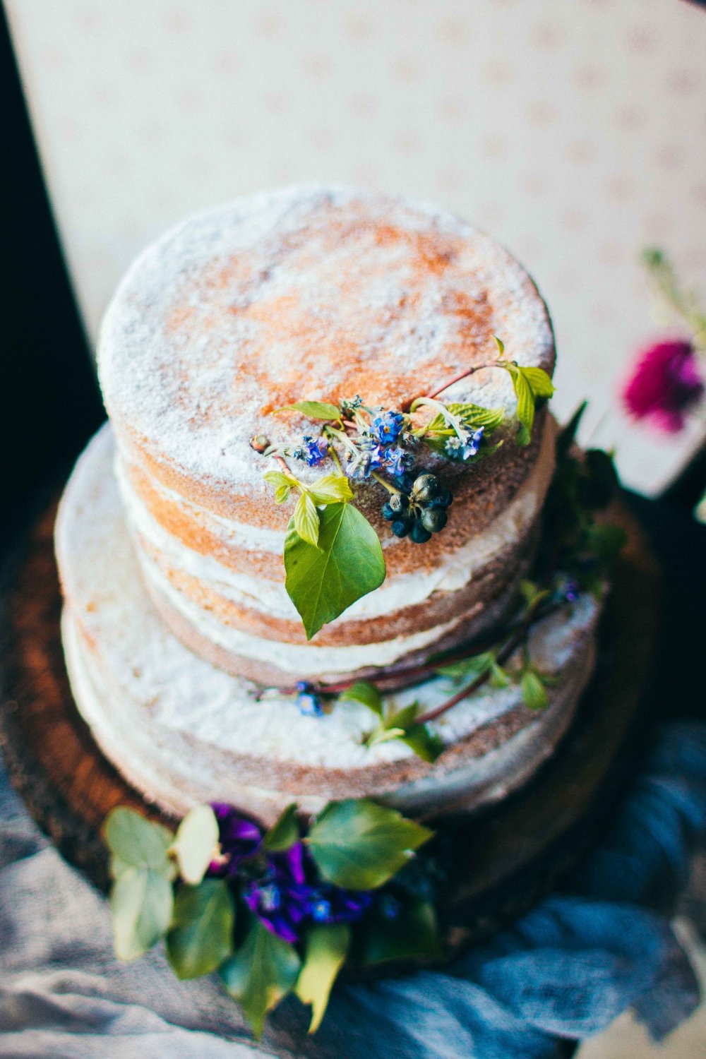 Свадебный торт с открытыми коржами- невероятно нежный, воздушный, создает камерную атмосферу на каждом празднике.Wedding cake with open cakes - incredibly delicate, airy, creates an intimate atmosphere for any occasion.