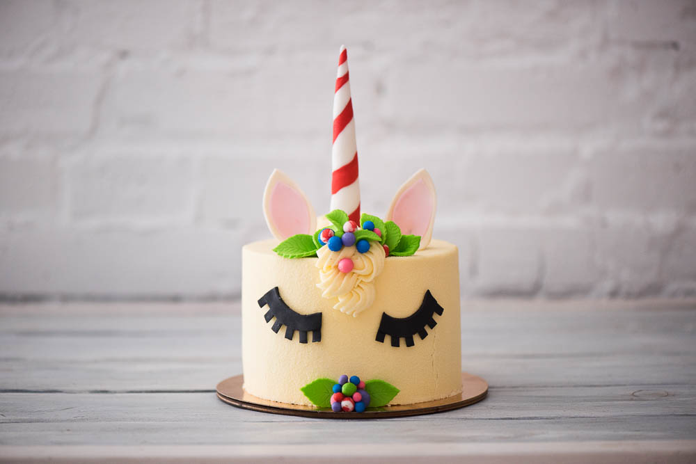 Торт маленькая пони с велюровым оформлением