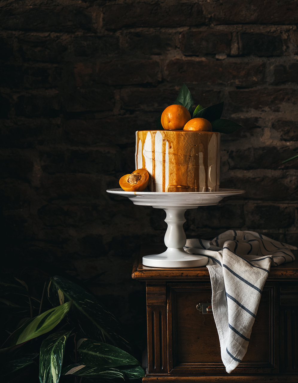 Мини торт с карамелью и фруктами.