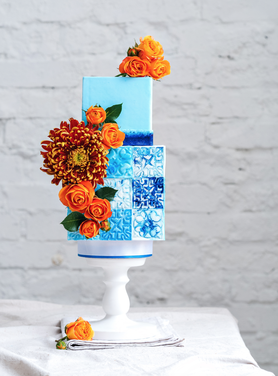 Свадебный торт с композицией из сахарной пасты с плиткой  в византийском стиле ,с ярким цветочным украшением