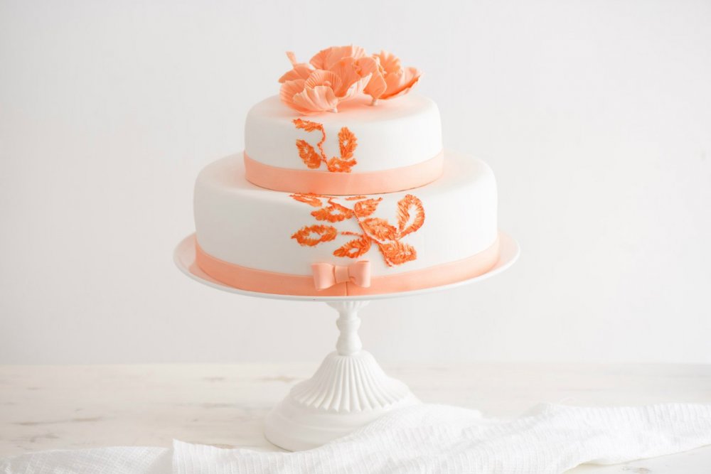 Свадебный торт с мастикой и росписью. Beautiful wedding cake with handmade paintings