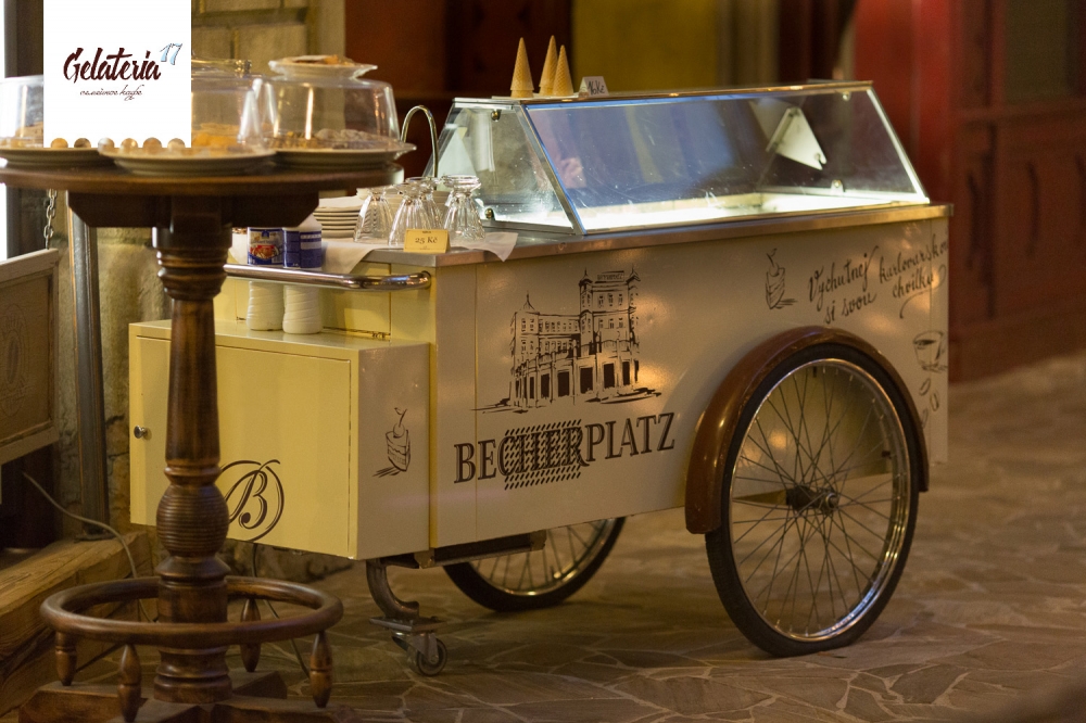 Джелато-кейтеринг в стильной итальянской ретро-тележке