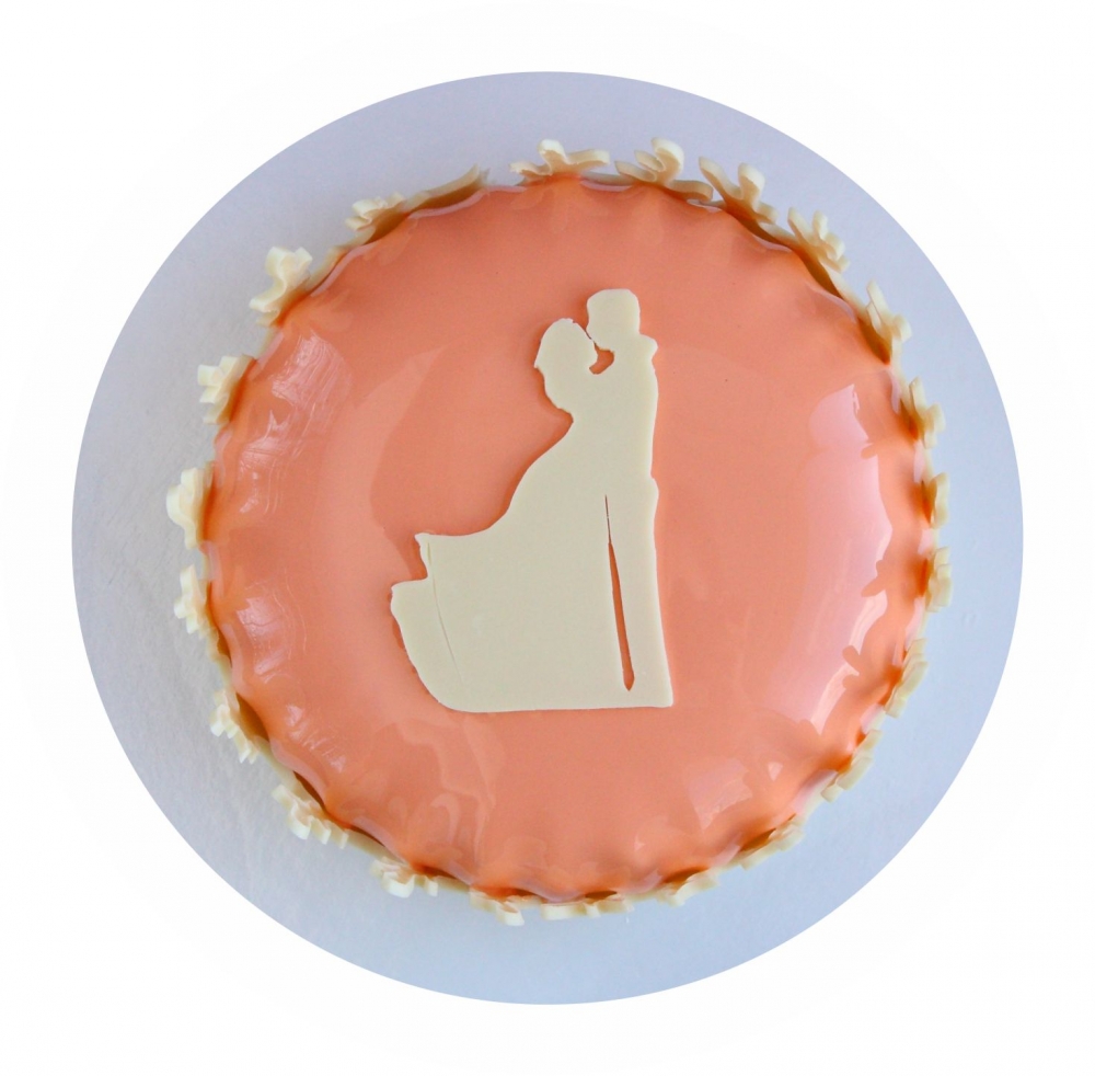 Муссовый торт с шоколадным декором