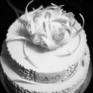 Торт с шоколадным декором