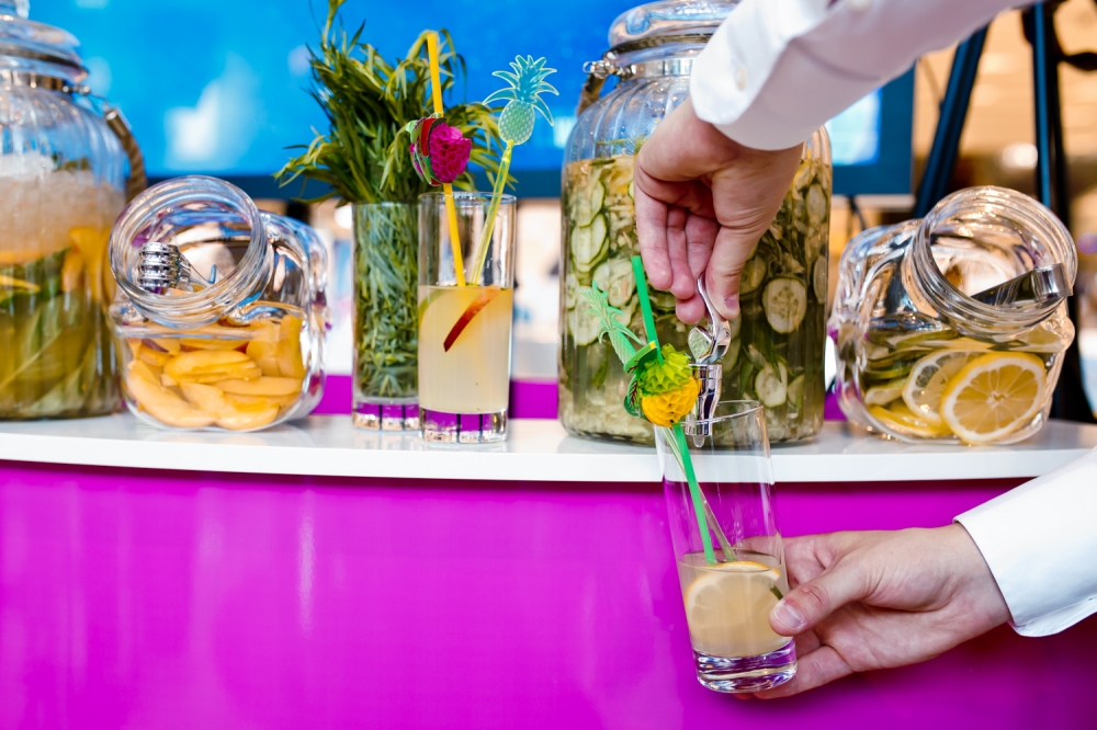 Лимонадная станция на мероприятиях смотрится эффектно и красиво.