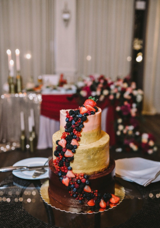 свадебный торт с ягодами, торт и сладкий стол MY HONEY CAKE