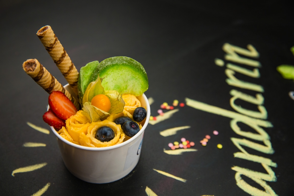 мандарин, клубника, голубика