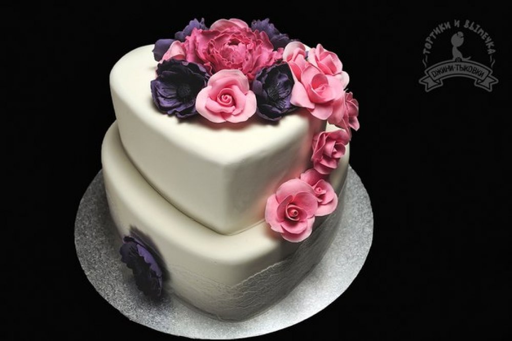 Свадебный торт "Цветочная россыпь". Пион, розы и анемоны собраны в нежную и в то же время яркую цветочную композицию!