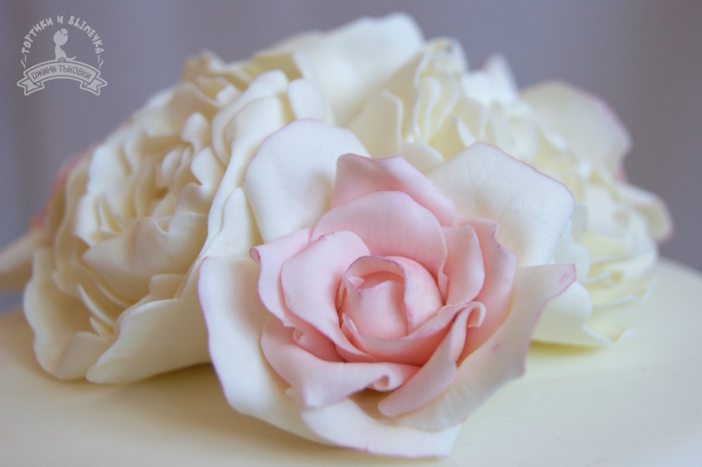 Нежные сахарные розы и пионы
