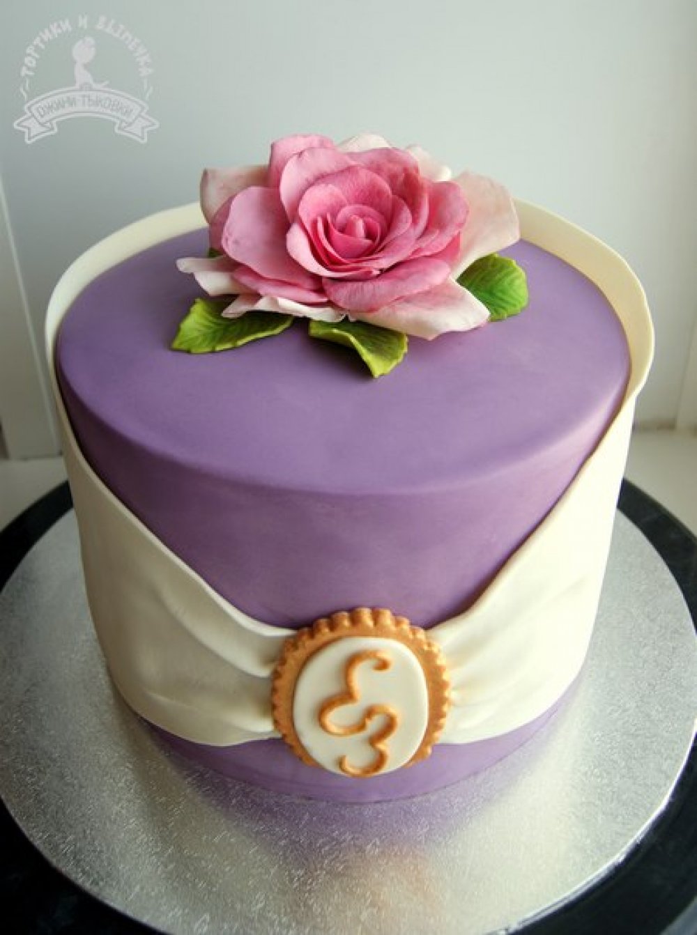 Торт на день рождения маме белый без мастики №1445
