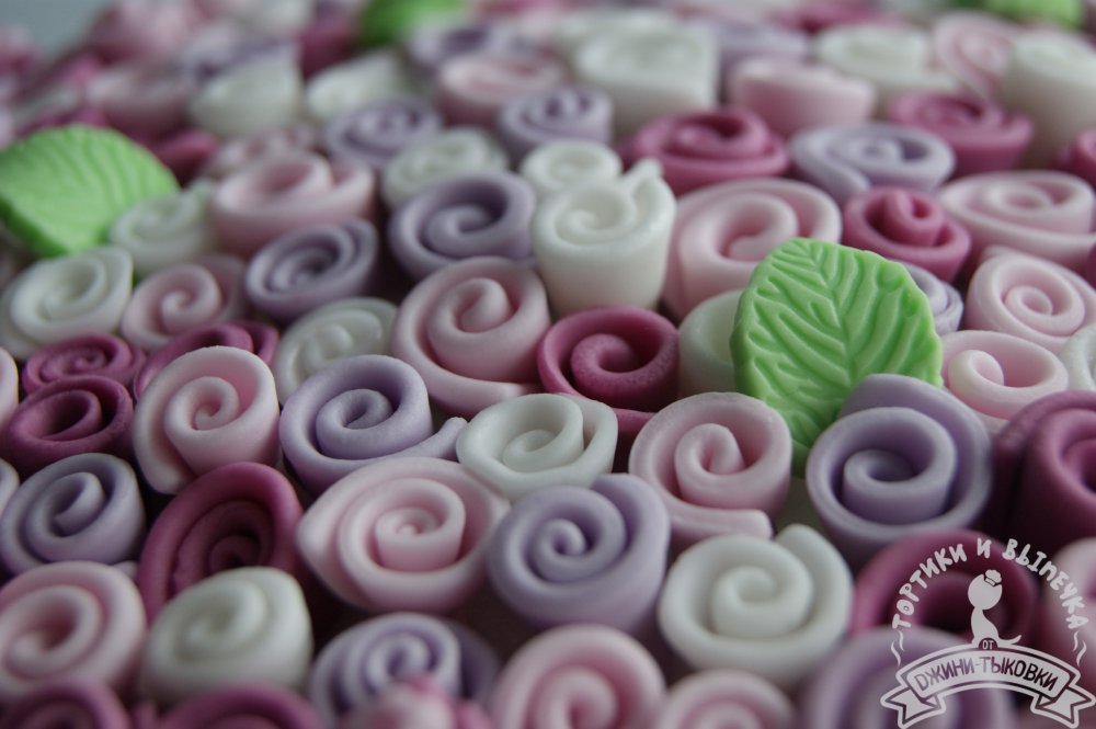 Торт "Россыпь роз" для свадьбы в семейном кругу.