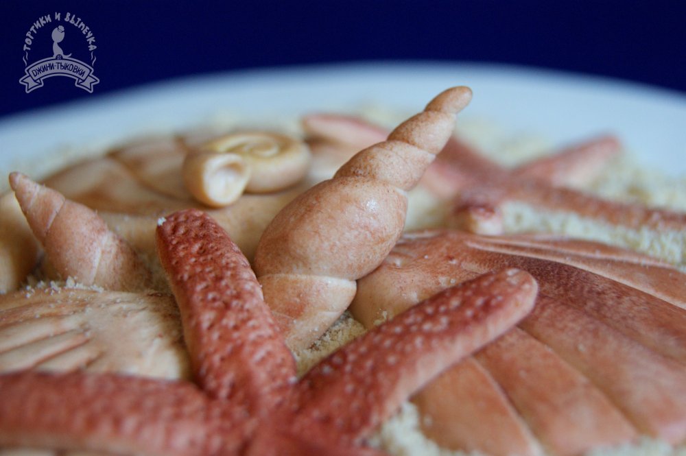 Свадебный торт в морской романтической тематике. Мастичные украшения.