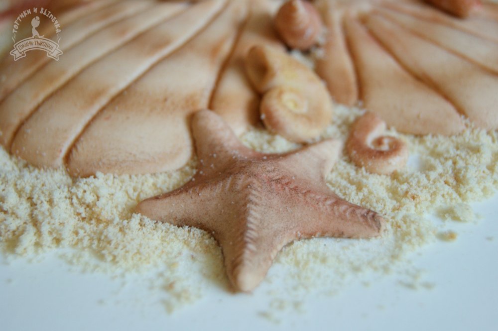 Свадебный торт в морской романтической тематике. Мастичные украшения.