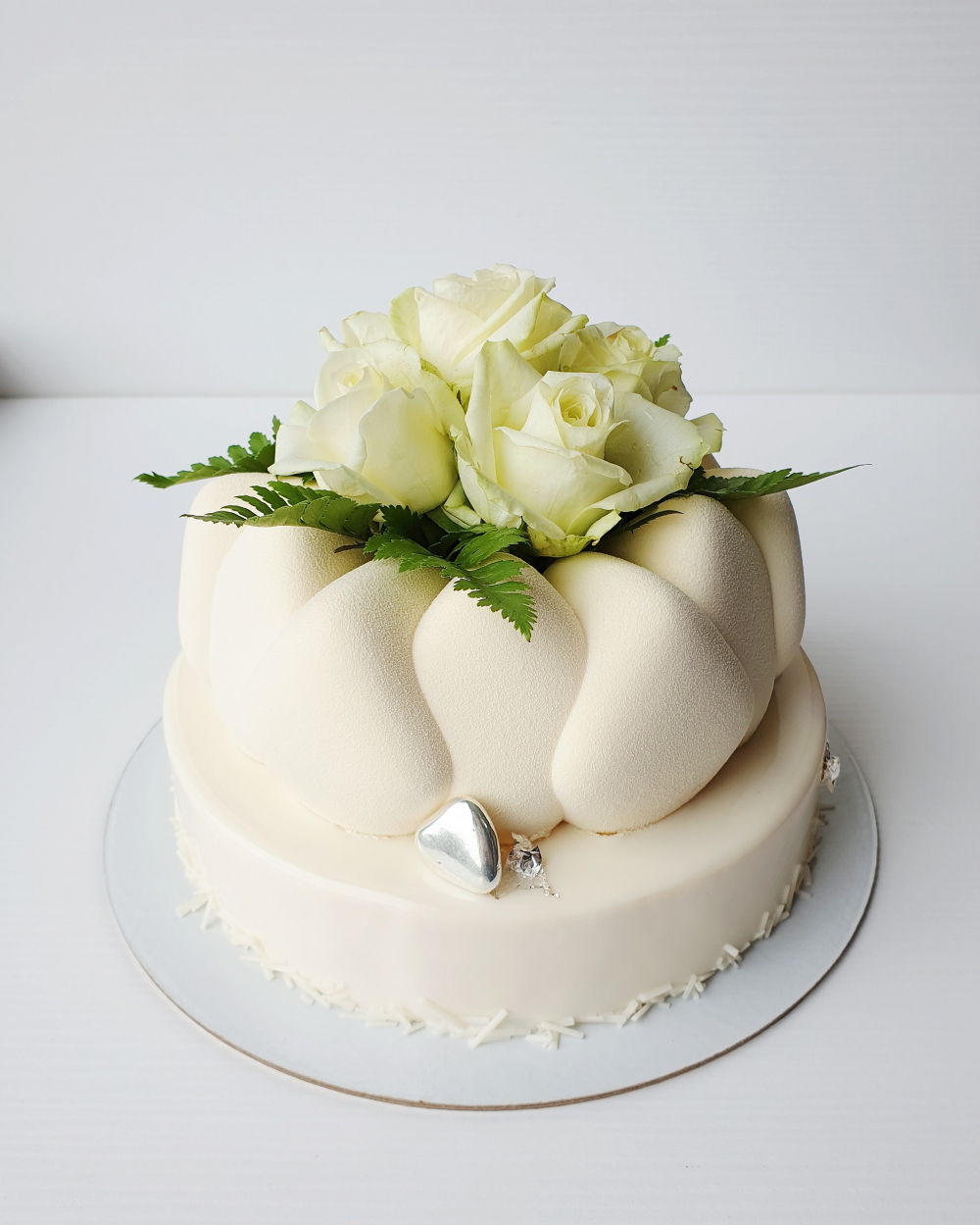birthday cake, свадебный торт одноярусный, свадебный торт с живыми цветами,  свадебные торты фото одноярусные оригинальные, одноярусный свадебный торт с  живыми цветами, белый торт одноярусный, Свадебный торт Москва