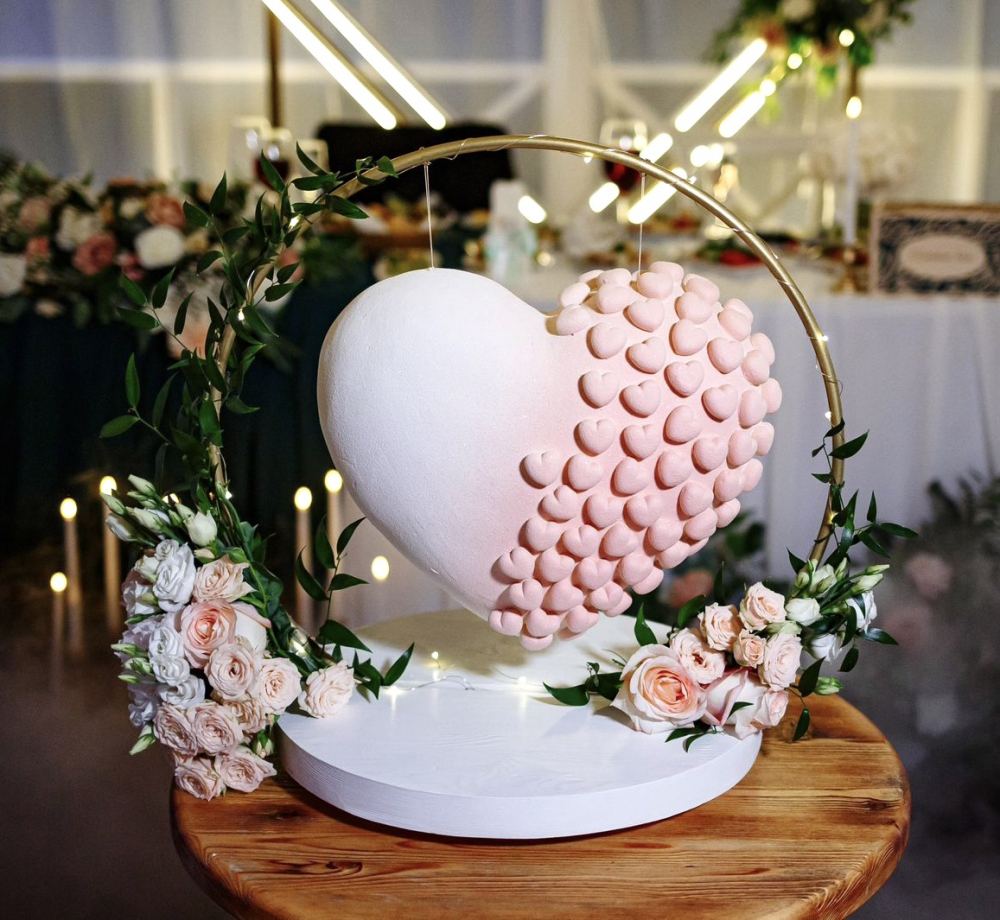 Шоу-торт «Парящее сердце»